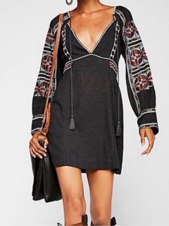 Free People Dresses & Skirts - Free People All my life mini  Dress XS Black Boho Embroidery Pullover Pockets